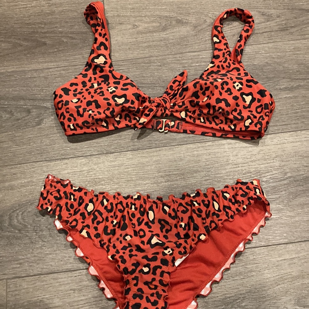 3 medium bikinis sets